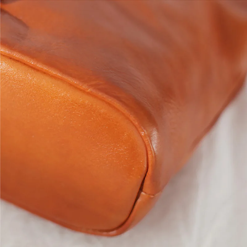 AETOO Head layer psoriasis suflower bucket bag, cute soft budding girl one-shoulder slant retro handbag