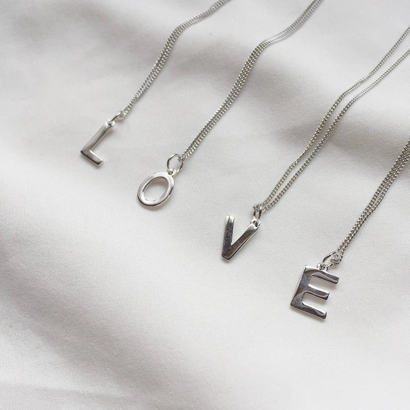 S925 стерлингового серебра простой 26 Английский алфавит кулон с цепочкой буквы DIY ожерелье для влюбленных 925 серебряные ювелирные изделия ожерелье
