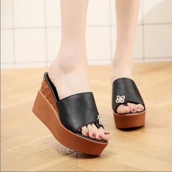 

2019 Summer women slippers genuine leather Thick Soled flip flops shoes Women Wedges Beach Slipper black white slides sandals 19
