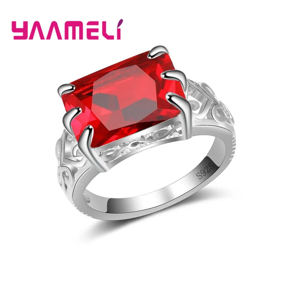 

Женское кольцо из серебра 925 пробы, с фианитом