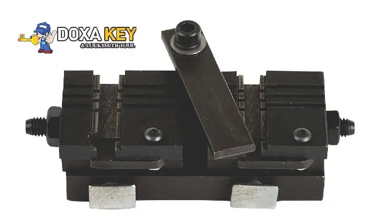 

DEFU 339C And 998C Key Machines Clamp Key Cutting Machines Ja'w's Replacement Fixture With Button Pad Chuck[one set]