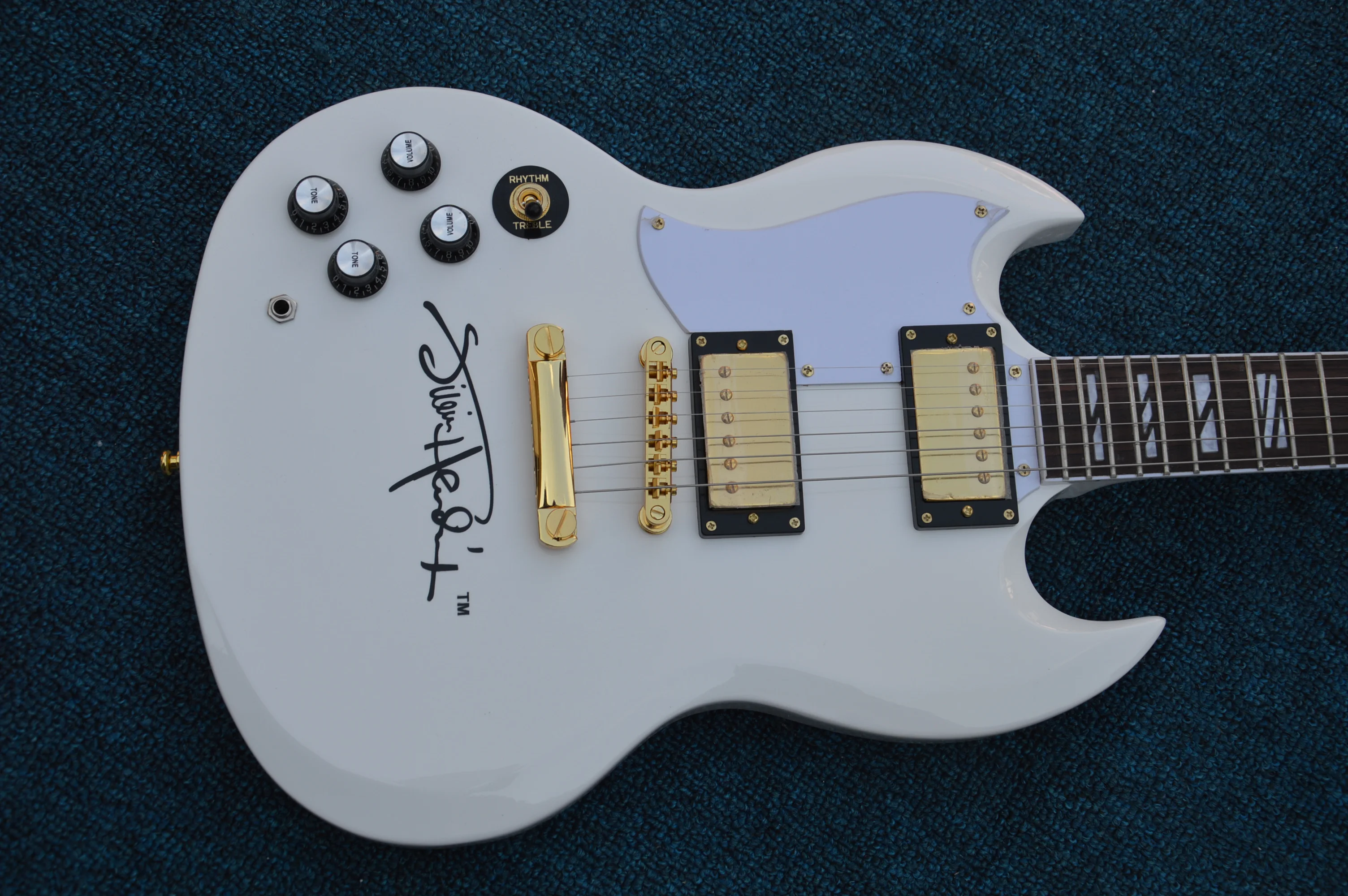 

Electric guitar / white backhand guitar pickup can be customized / suneye Chinese electric guitar