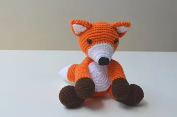 

amigurumi crochet fashion young fox