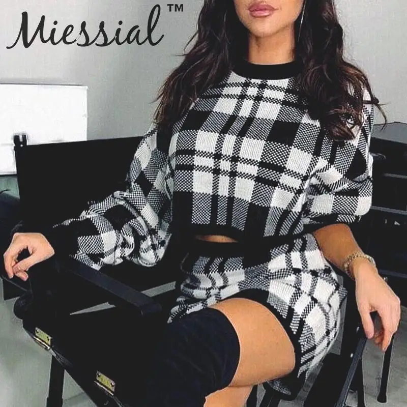 Женское трикотажное платье свитер Miessial Осеннее облегающее мини в клеточку