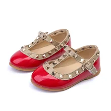 Сандалии для девочек, модная повседневная кожаная обувь для девочек, обувь для маленькой принцессы, танцевальная обувь на плоской подошве для младенцев, модная обувь на плоской подошве с заклепками для девочек