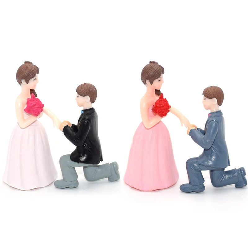 

Lovers Figures Miniatures Fairy Garden Resin Ornaments Figurine Micro Landscape Decoration Small Gift for Wedding Couples