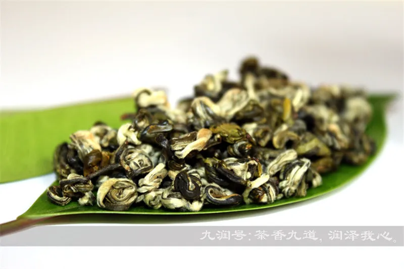 100g New Spring Biluochun tea premium Pilochun tea Bi luo chun green tea the green food for weight loss health care products   100g New Spring Biluochun tea premium Pilochun tea Bi luo chun green tea the green food for weight loss health care products