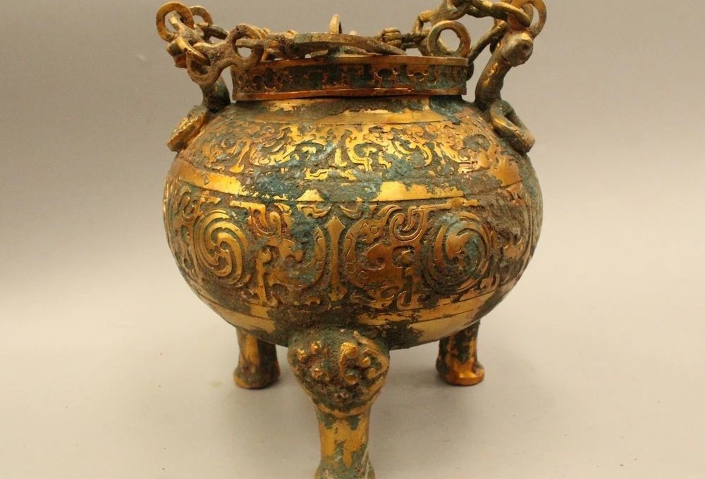 

13"Ancient China Chinese Dynasty Palace Bronze Gild Beast Ding Incense Burner Ce