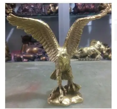 

Chinese Fengshui Brass king of birds Eagle Hawk Animal sculpture Statue copper decoration bronze factory outlets