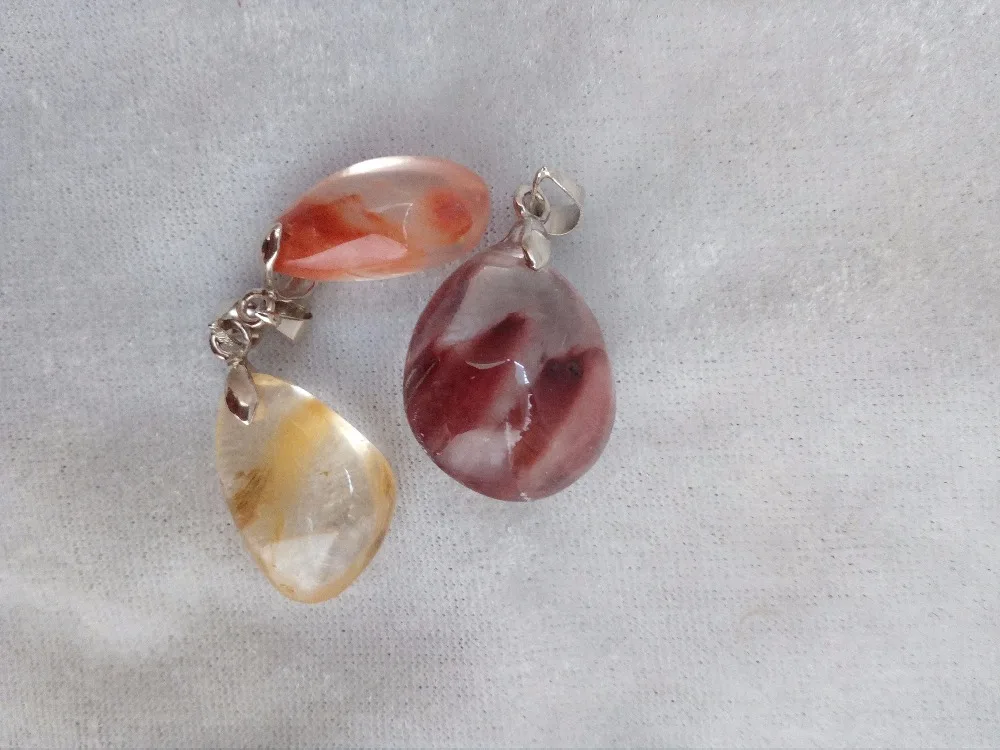 

Natural QUARTZ Crystal pendant