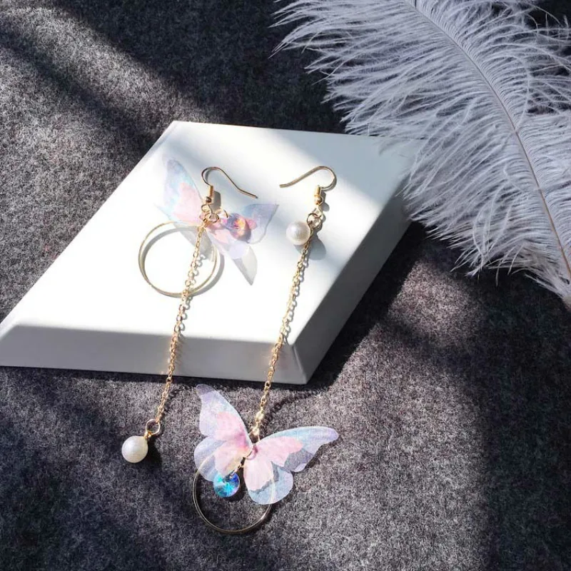 

Korean retro asymmetric butterfly imitation pearl alloy earrings long section of the wings and earrings