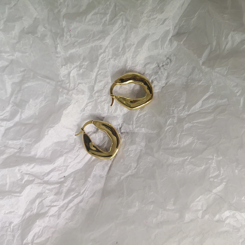 Золотые однотонные серьги кольца Peri'sBox неправильной формы маленькие толстые