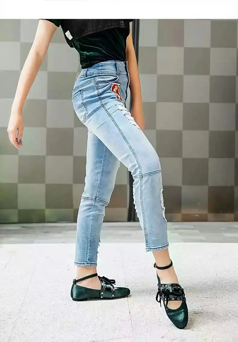 7031