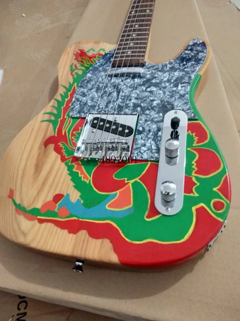 

High-end customized Chinese 6-string electric guitar, hand-painted color pattern, wax xylophone body, chrome-plated accessories