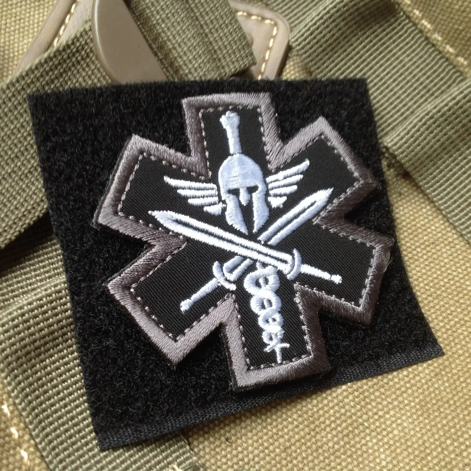 

Spartacus Spartan Army Medic 3D Molon Labe Patches Embroidery Sticker Hook Loop Military Tactical Morale Patch Armband Badge