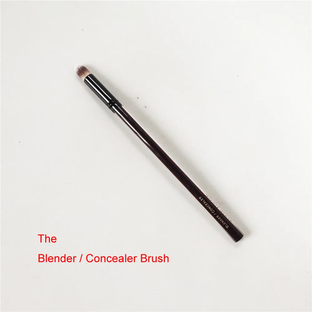 Kevyn Aucoin The  Blender Concealer Brush _ 1