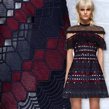 Высокое качество геометрический узор двойной цвет выдолбленные ткань Водорастворимые Кружева Нижняя Вышивка Ткань для платья DIY