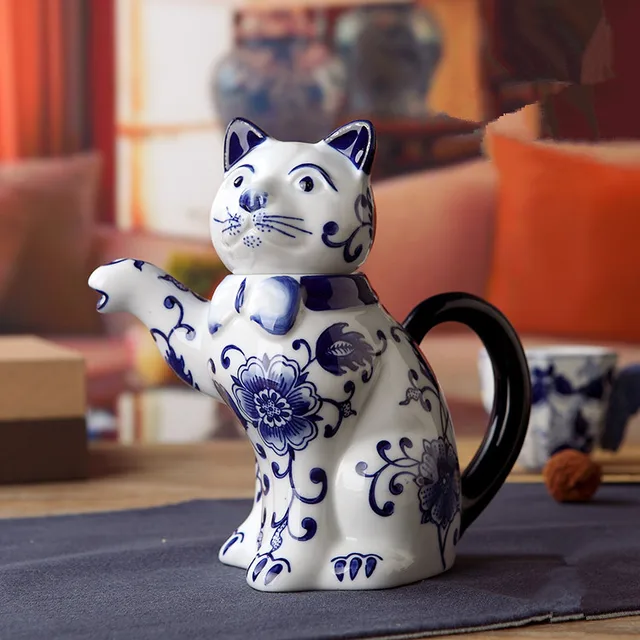 Hand painted blue and white ceramic lunky cat teapot creative animal