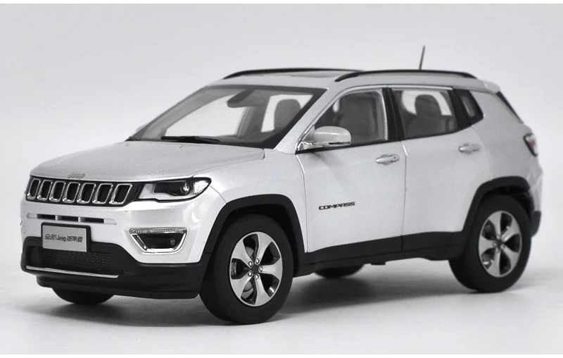 Новинка 1:18 литье под давлением модель для Jeep Compass белый внедорожник Игрушечная машина из сплава Коллекция Подарки