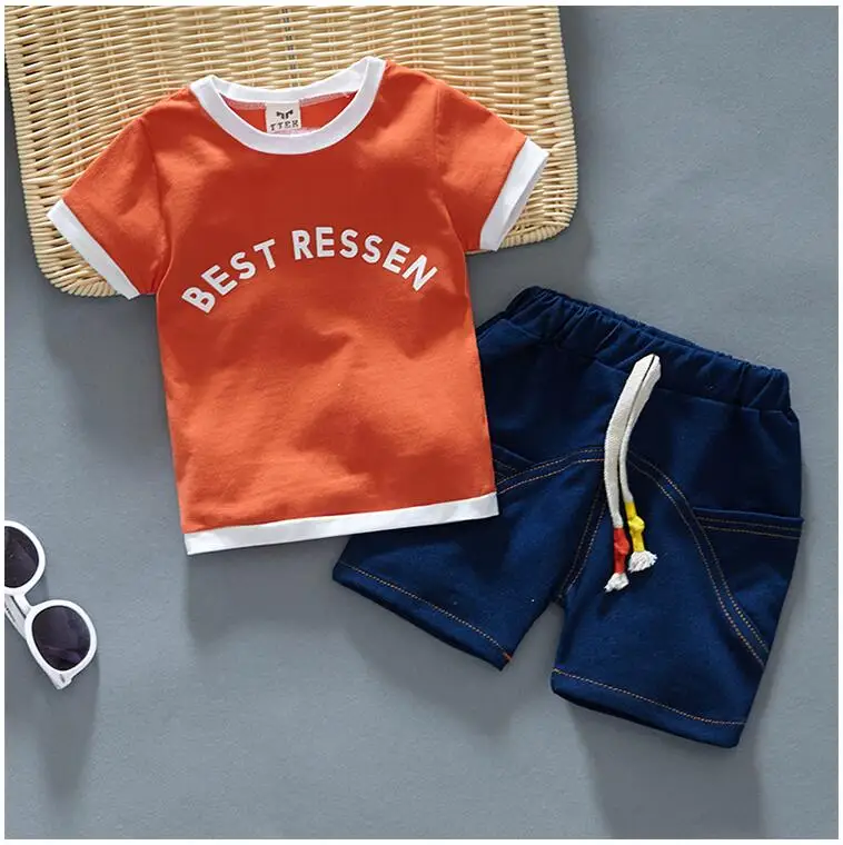 Комплект одежды для маленьких мальчиков и девочек; летняя повседневная детская одежда из хлопка; рубашка с надписью+ штаны; комплект одежды для маленьких детей