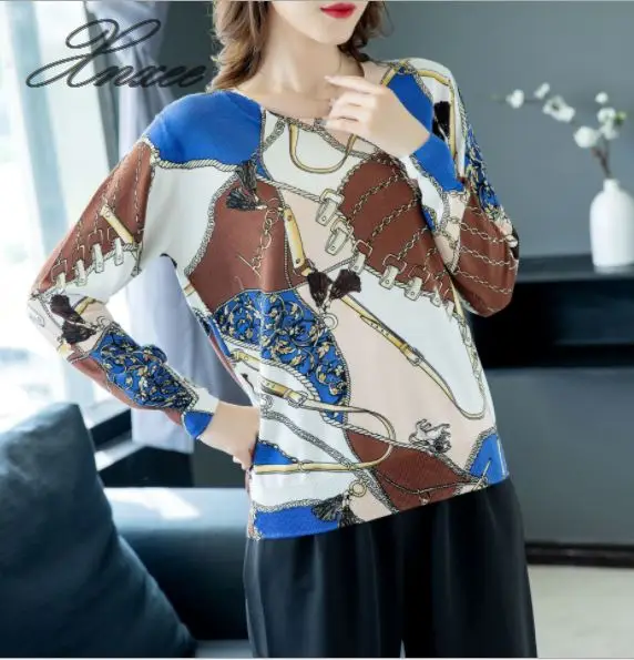 

2019 autumn and winter new women's sweater art print long-sleeved loose thin sweater round neck shirt