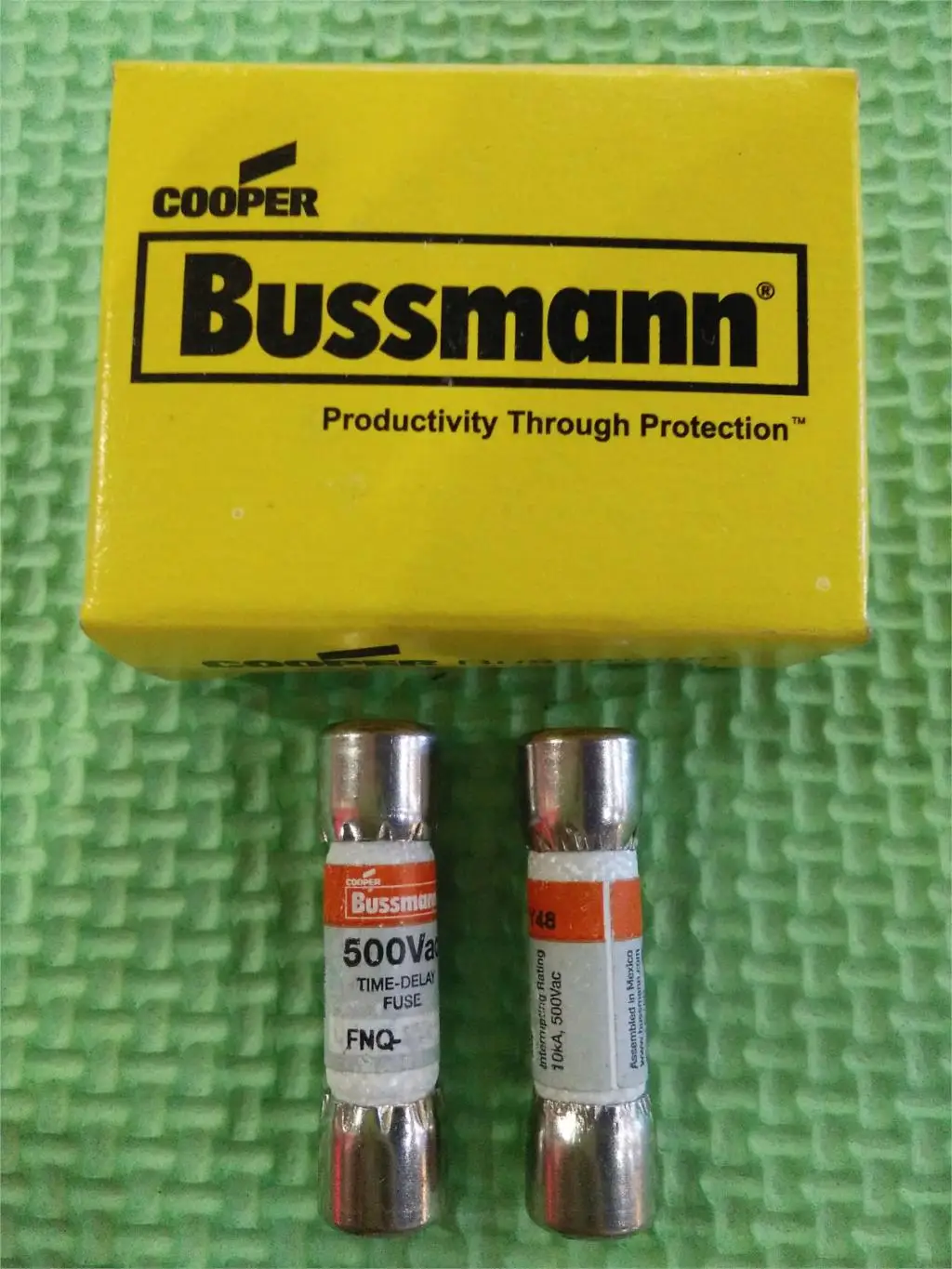 FNQ-3/16 аутентичный Американский BUSSMANN трон задержанный