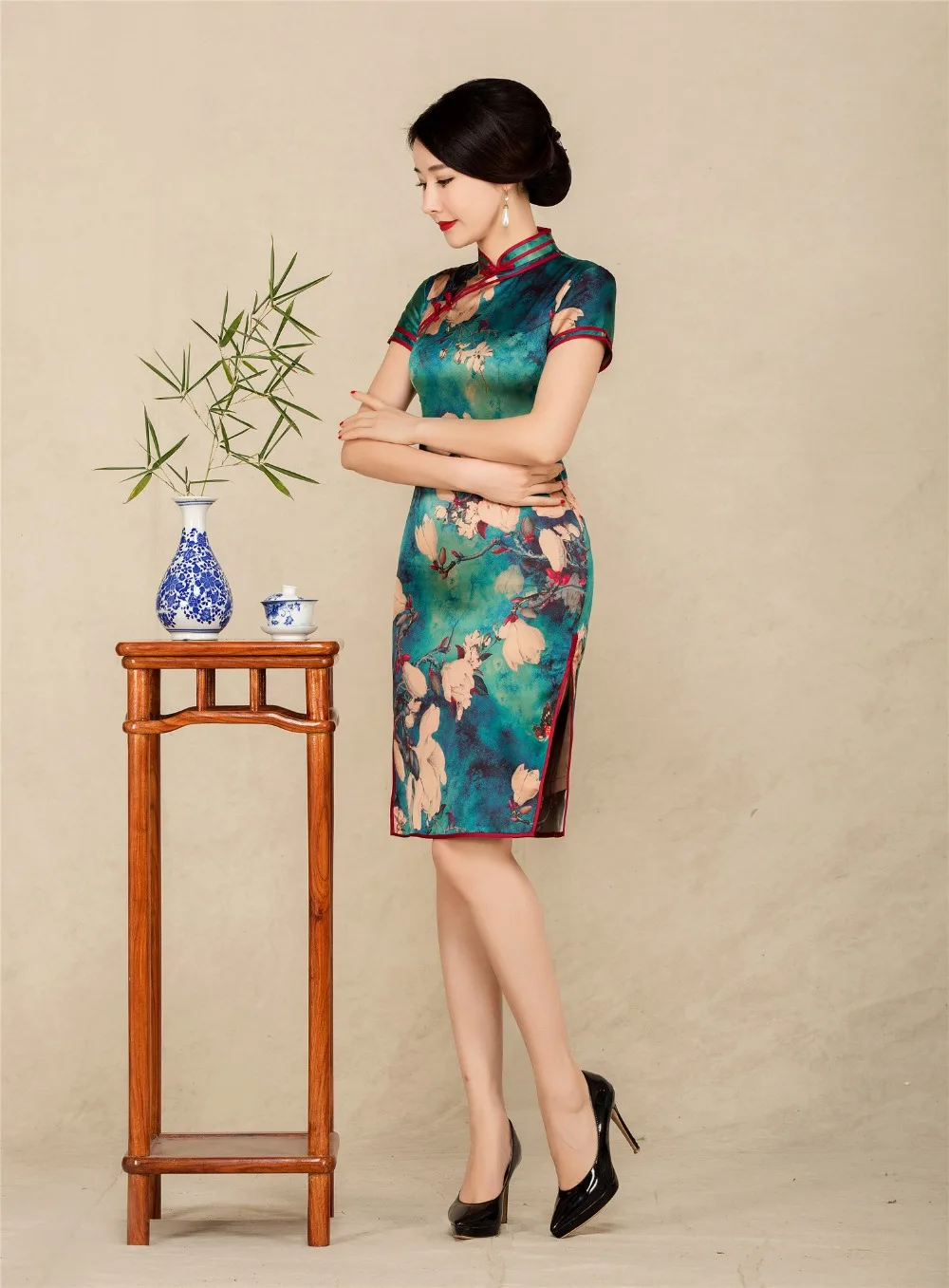 Женское шелковое платье Qipao длина до колена с подкладкой в стиле фолк коротким