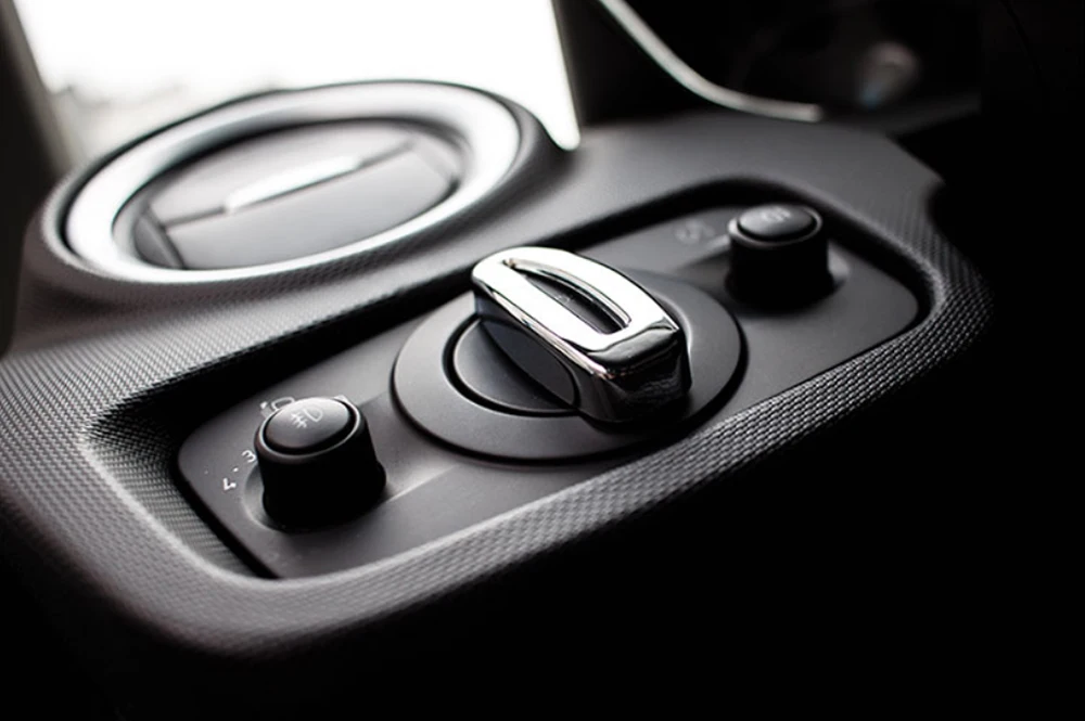 АБС-пластик хром Автомобильные фары Накладка на рычаг ручного тормоза для переключателя передних фар отделка Стикеры для ford New Fiesta MK7 накладки для стайлинга автомобилей