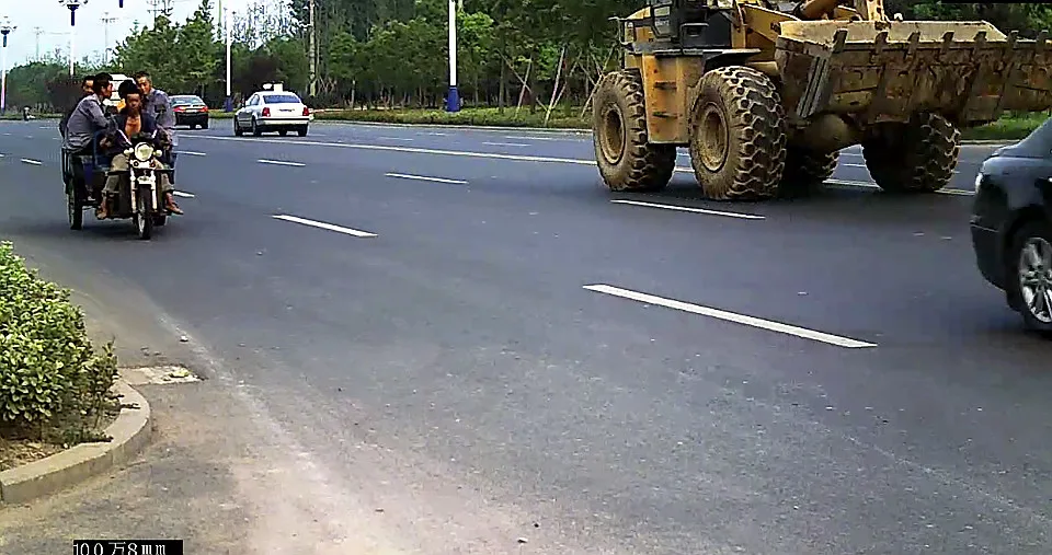 AHD100