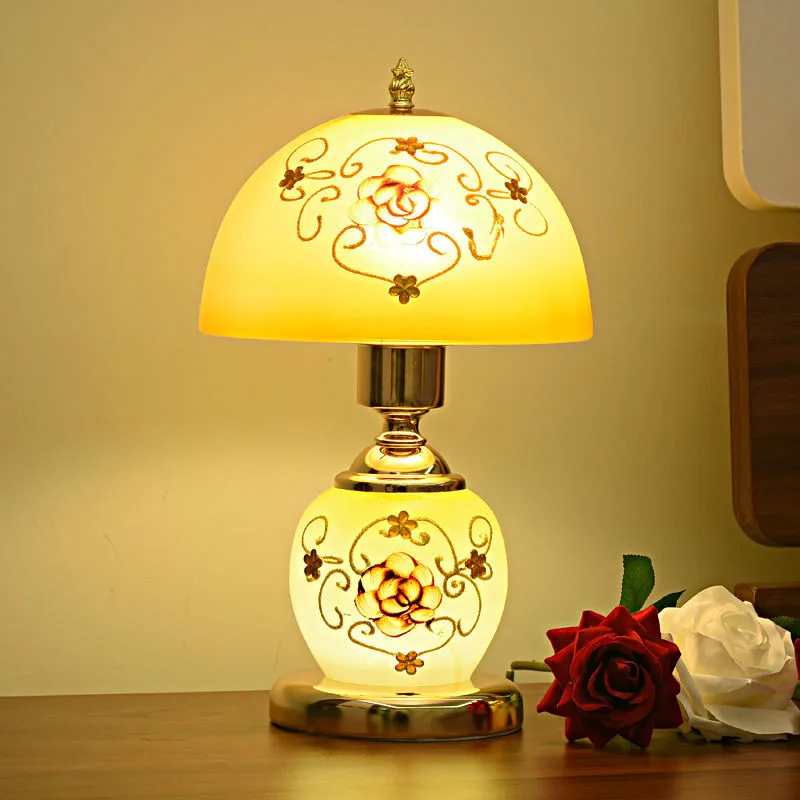 

European table lamp bedroom bedside lamp creative wedding wedding romantic simple modern warm princess small lamp household