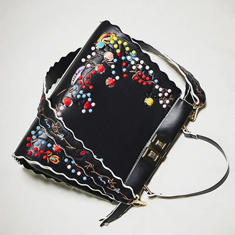 

2017 Women Messenger Bags PU Leather Appliques Embroidery Flowers Colour Rivets Lady Handbag Flap Shoulder White Green Black Bag