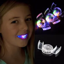 1PC Neue Heiße Lustige Halloween Geschenk LED Licht Up Mund Schutz Stück Blinkende Spielzeug Glühende Tooth Party Favors