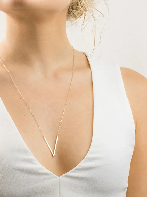 

Bohemian style simple simple letter V ladies long section sweater Pendant Necklace Gift
