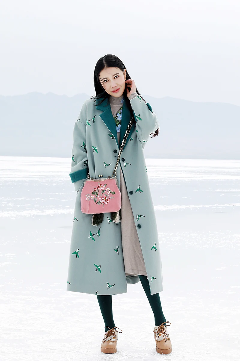 LYNETTE'S CHINOISERIE autumn winter women thickening wool coat white embroidered berber fleece outerwear wadded jacket