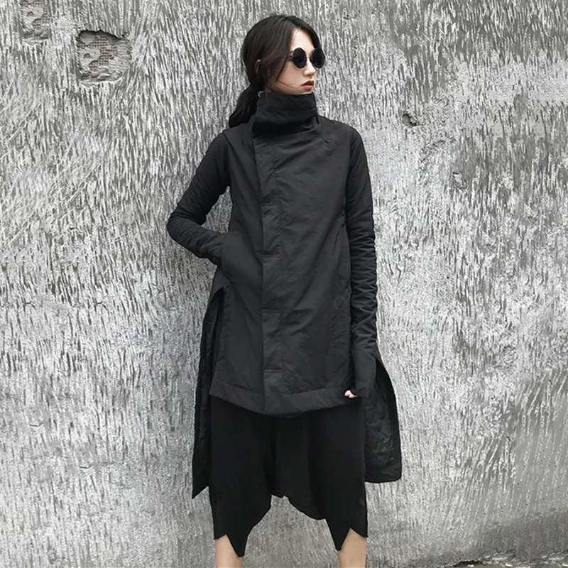 TWOTWINSTYLE нерегулярные Для женщин зимняя куртка с длинным рукавом и стоячим воротником и со сшитыми боками Разделение асимметричный подол пальто женский модная новинка