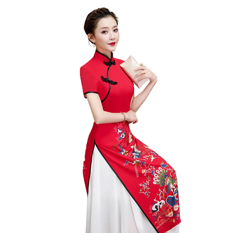 Vestido Chinês Tradicional Das Mulheres Bordados de