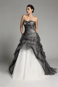 A-Line Long Gothic Black And White Wedding Dresses Strapless Corset Pick-up Tulle Vintage Colorful Bridal Gowns