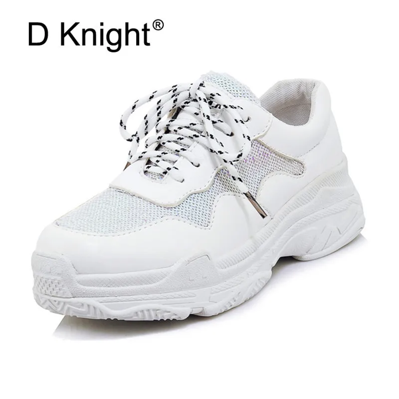 zapatillas blancas y negras