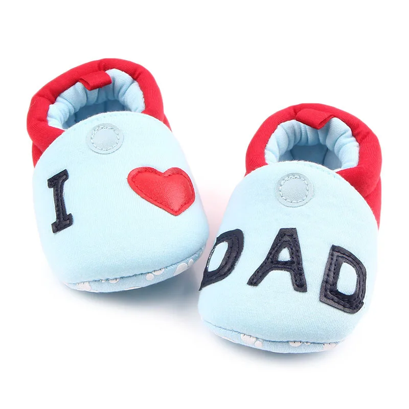 Милая обувь для малышей; мягкие комнатные туфли на плоской подошве с круглым носком; i love mom/DAD