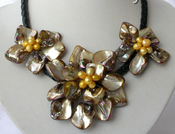 

Hot sale classic baroque freshwater cultured pearl shell flower necklace