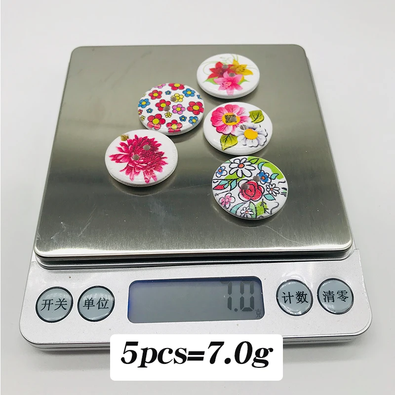 XinDong 25 mm Random Mixed 2 Holes flower Print Sewing Tools Wood Buttons For Diy Clothing Accessories 2 pcs