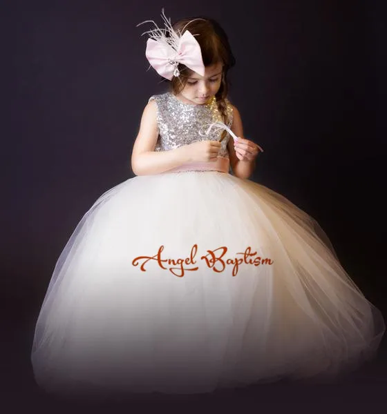 Beautiful White tutu flower girl dresses sequined keyhole back baby girl party dress gowns for communion with pink bow цена Beautiful White tutu flower girl dresses sequined keyhole back baby girl party dress gowns for communion with pink bow цены онлайн