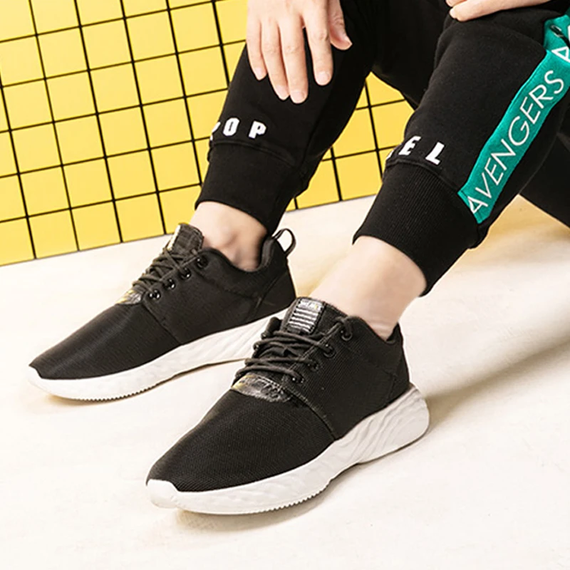 

ONEMIX Men Casual Shoes Running Sneakers 2019 Ultralight Breathable Air Mesh Vulcanized Sport Trainers Boosts Male Tennis Shoe