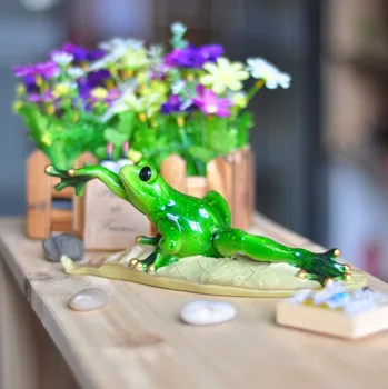 

Handmade Resin Frog Miniature Model Amphibian Animal Handicraft Ornament Trinket Accessories for Shelf and Desktop Decoration