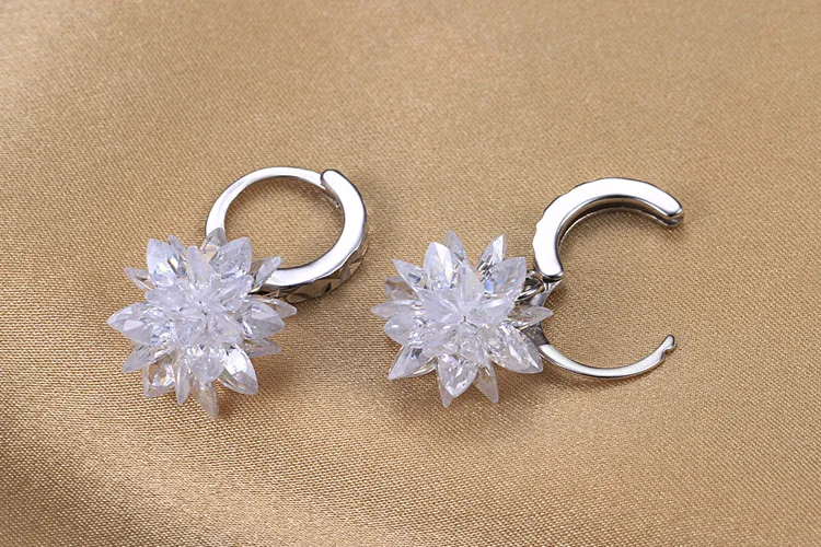 new 925 silver Flower Carved Earrings Woman Crystal from Austrian Simple Temperament Wild Anti-allergic