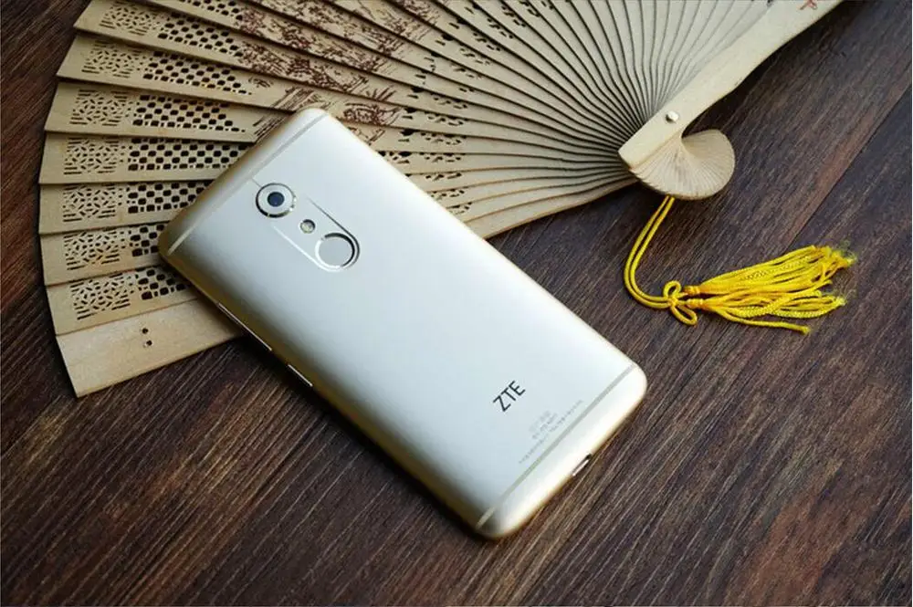 NEW ZTE Axon 7 4G LTE Smart Phone Snapdragon 820 Android 7.0 5.5" 2K 2560X1440 4/6G RAM 64/128G ROM 20.0MP Fringerprint Touch