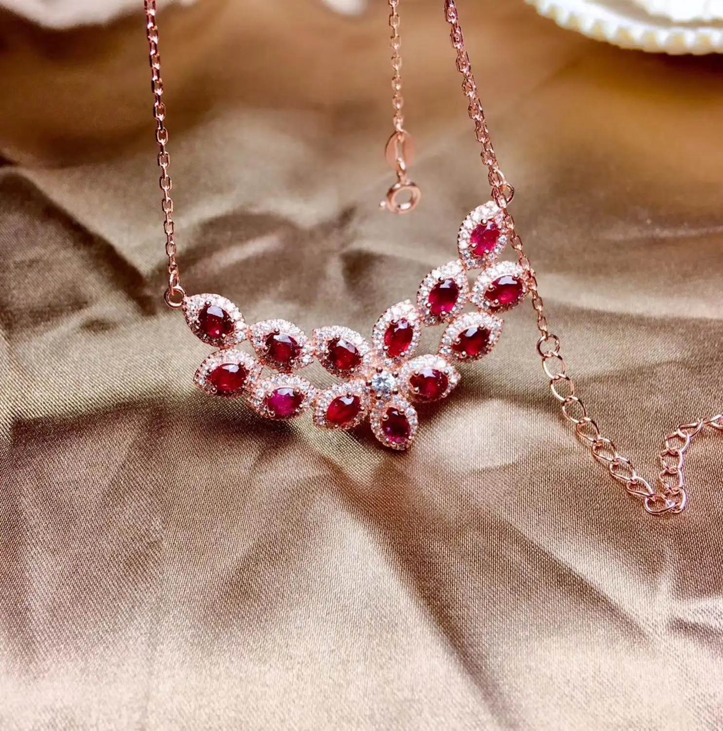 Натуральный Красный Рубин драгоценный камень ключицы ожерелье цепь для женщин ювелирные украшения Роза Золотой цвет Сертифицированный натуральный драгоценный камень Вечерние