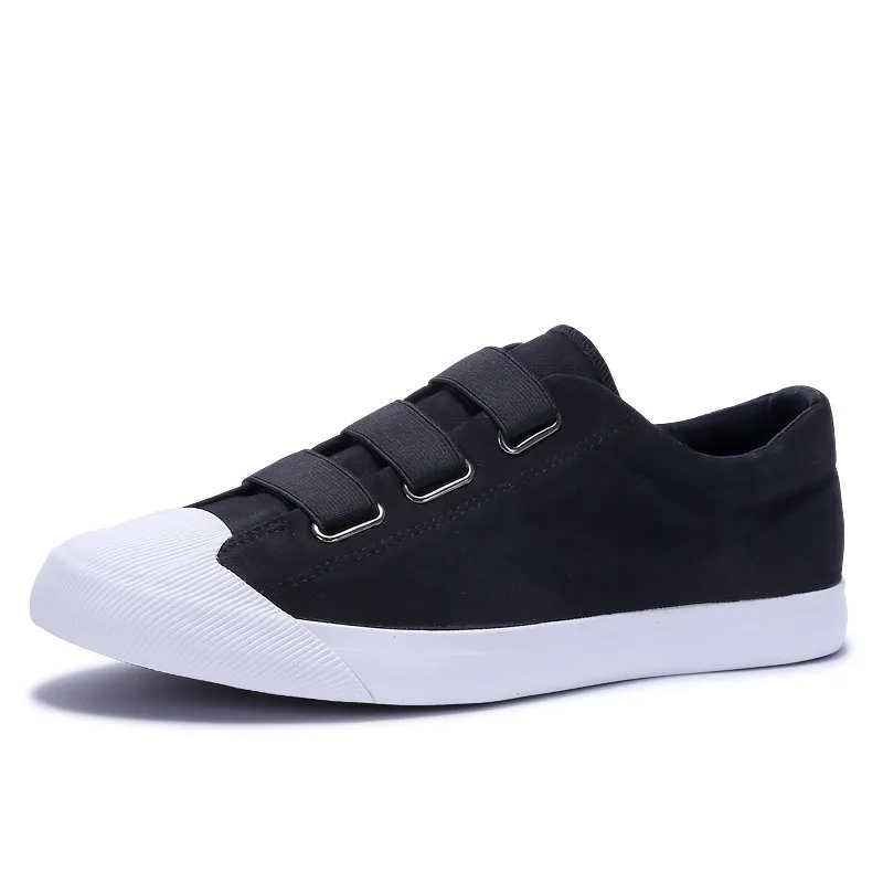 black casual canvas shoes