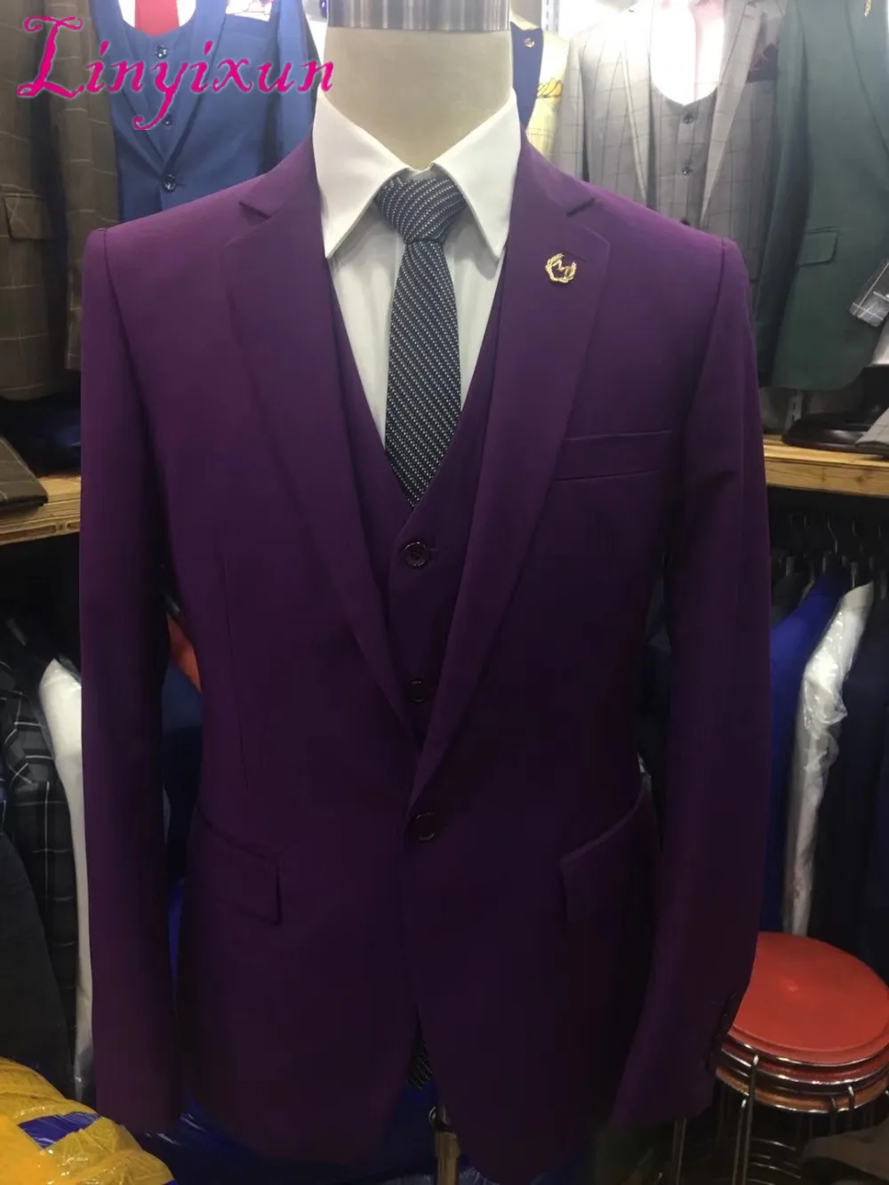 Linyixun 2018 новый бренд фиолетовый свадебные костюмы для мужчин Лен Slim Fit смокинг жениха 3 предмета в комплекте Мужской Блейзер провечерние м