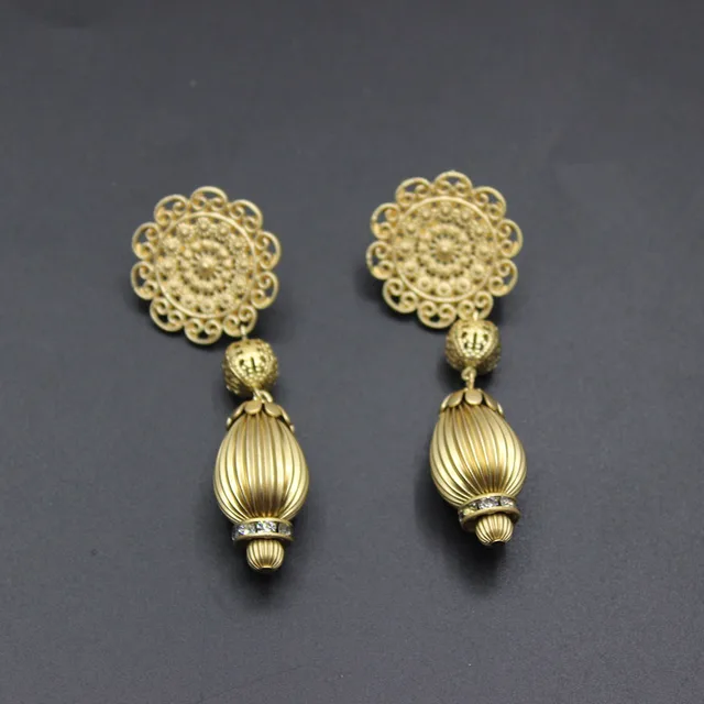 2017 Europe And The Exaggerated Asian Gold Earrings Hollow Flower 2017 Europe And The Exaggerated Asian Gold Earrings Hollow Flower Pieces Retro Fashion Temper Female